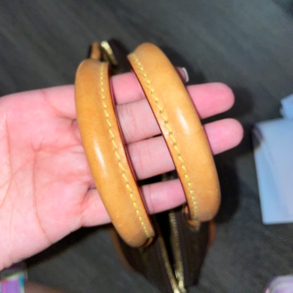 Louis Vuitton Alma - Picture 4 of 7